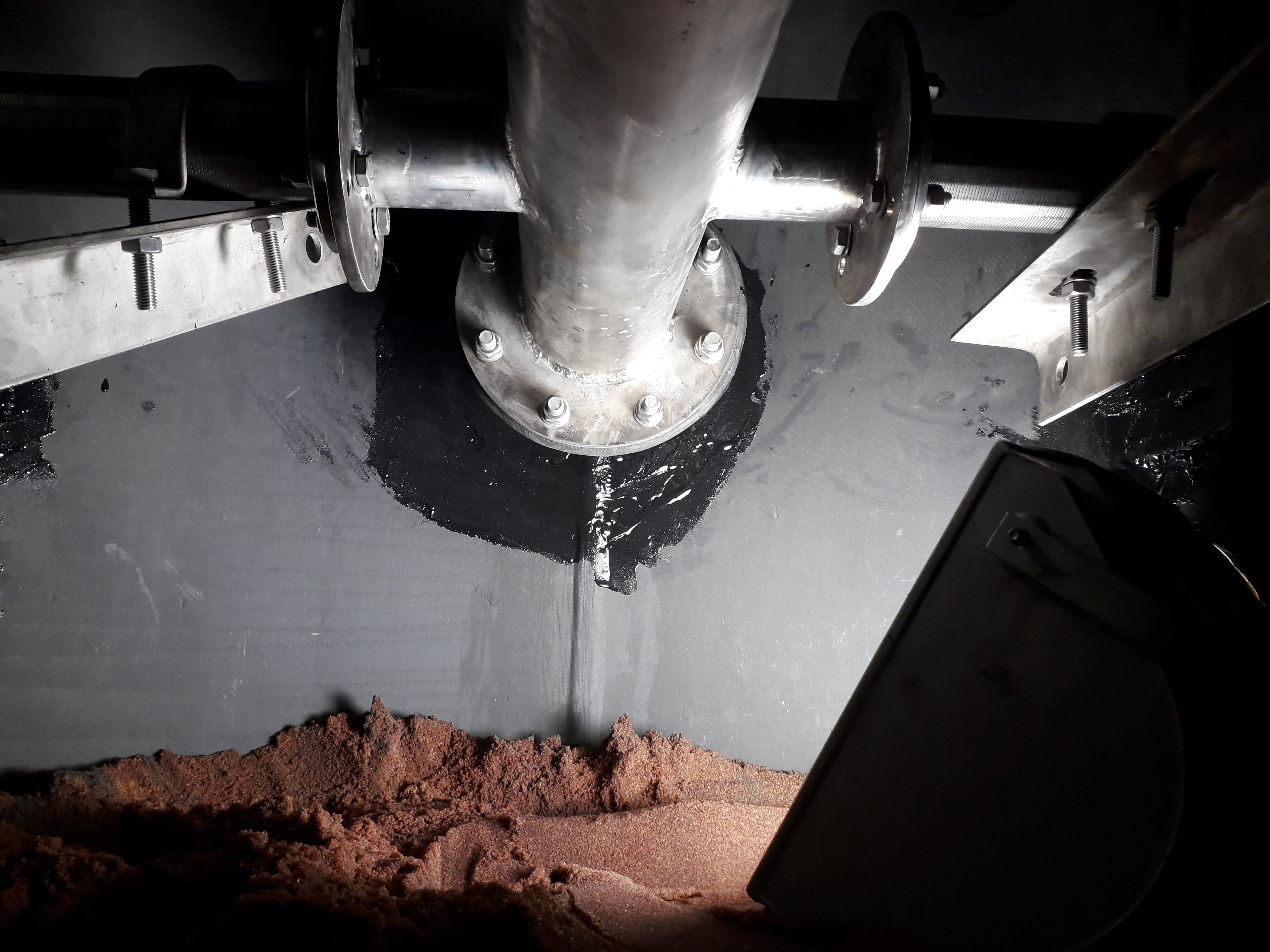 ebonite www.koltrim.com.br.jpg